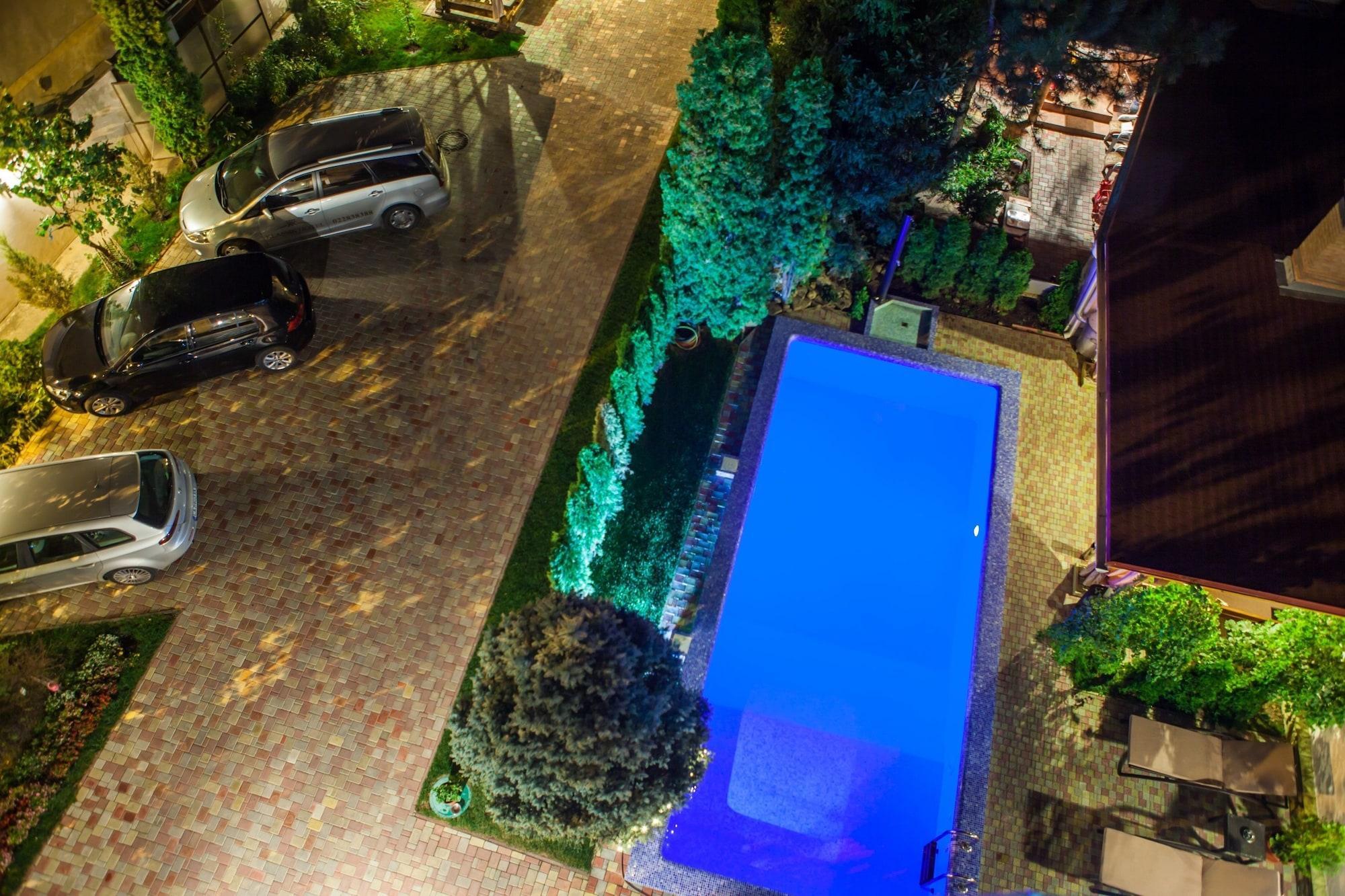 Klassik Hotel Chisinau Exterior foto