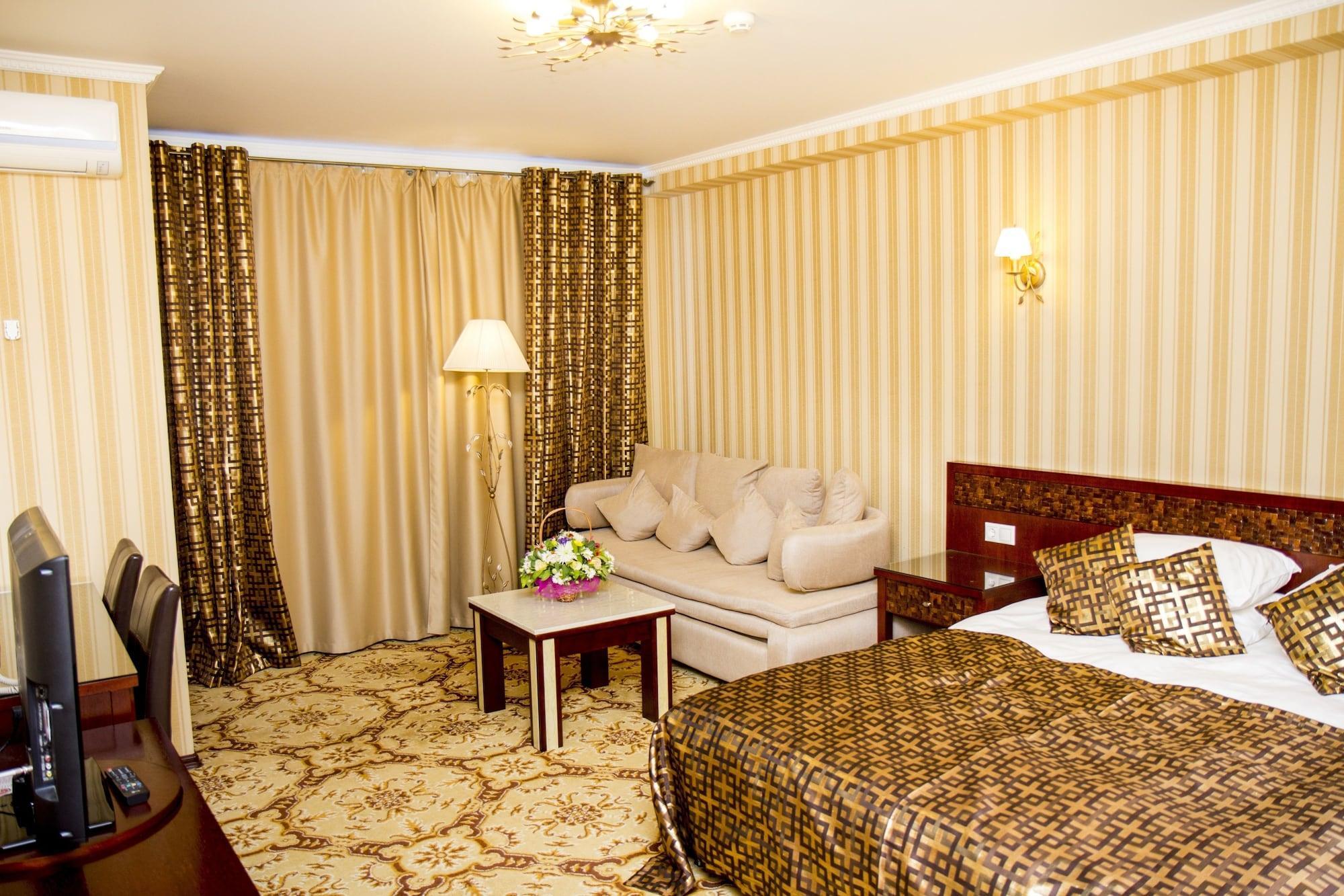 Klassik Hotel Chisinau Exterior foto