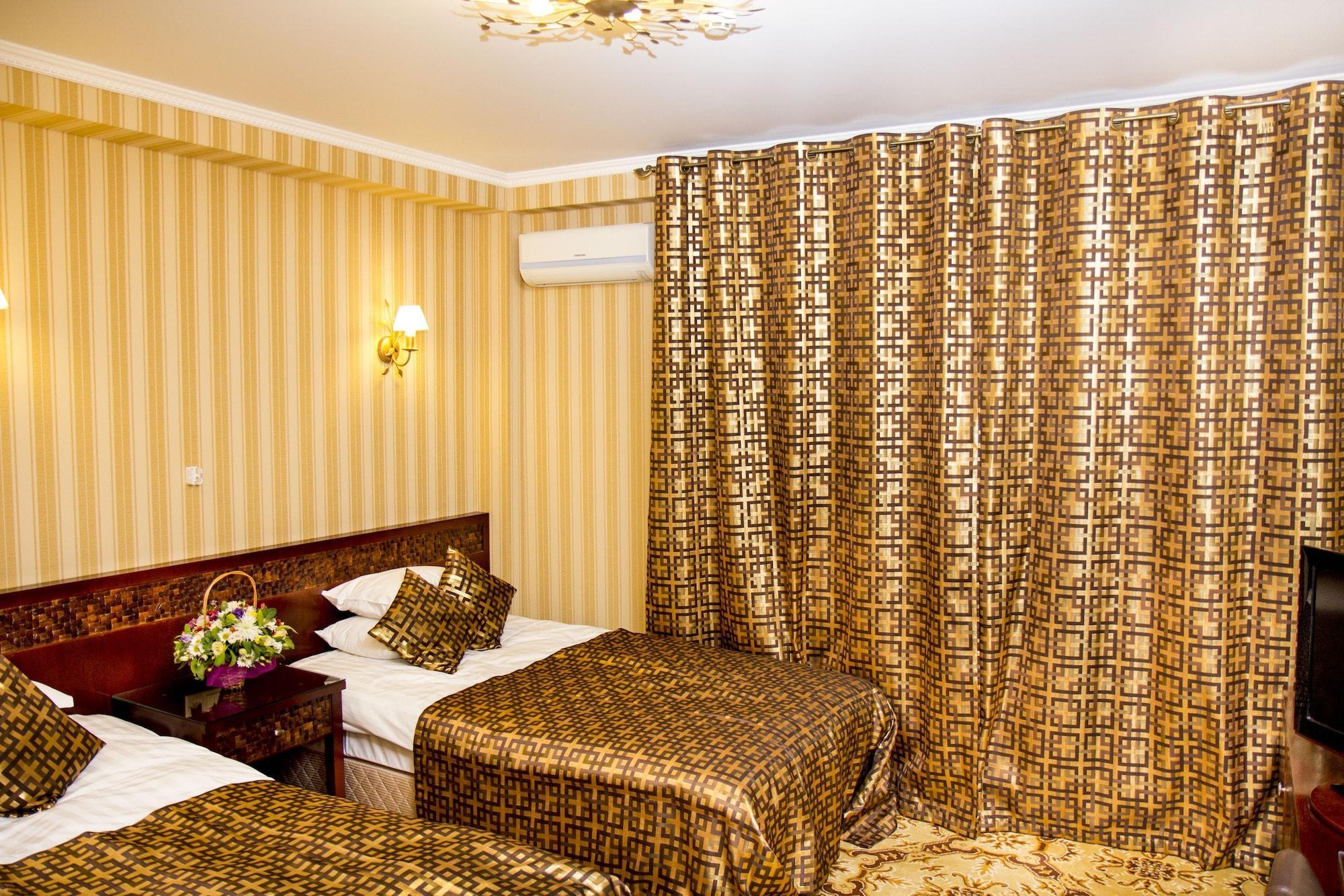 Klassik Hotel Chisinau Exterior foto