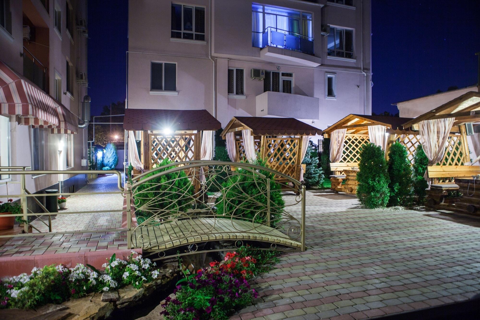 Klassik Hotel Chisinau Exterior foto