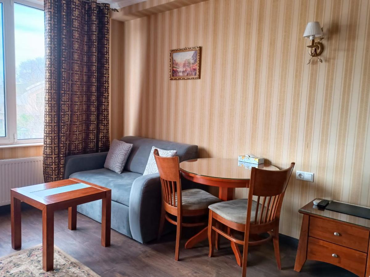Klassik Hotel Chisinau Exterior foto