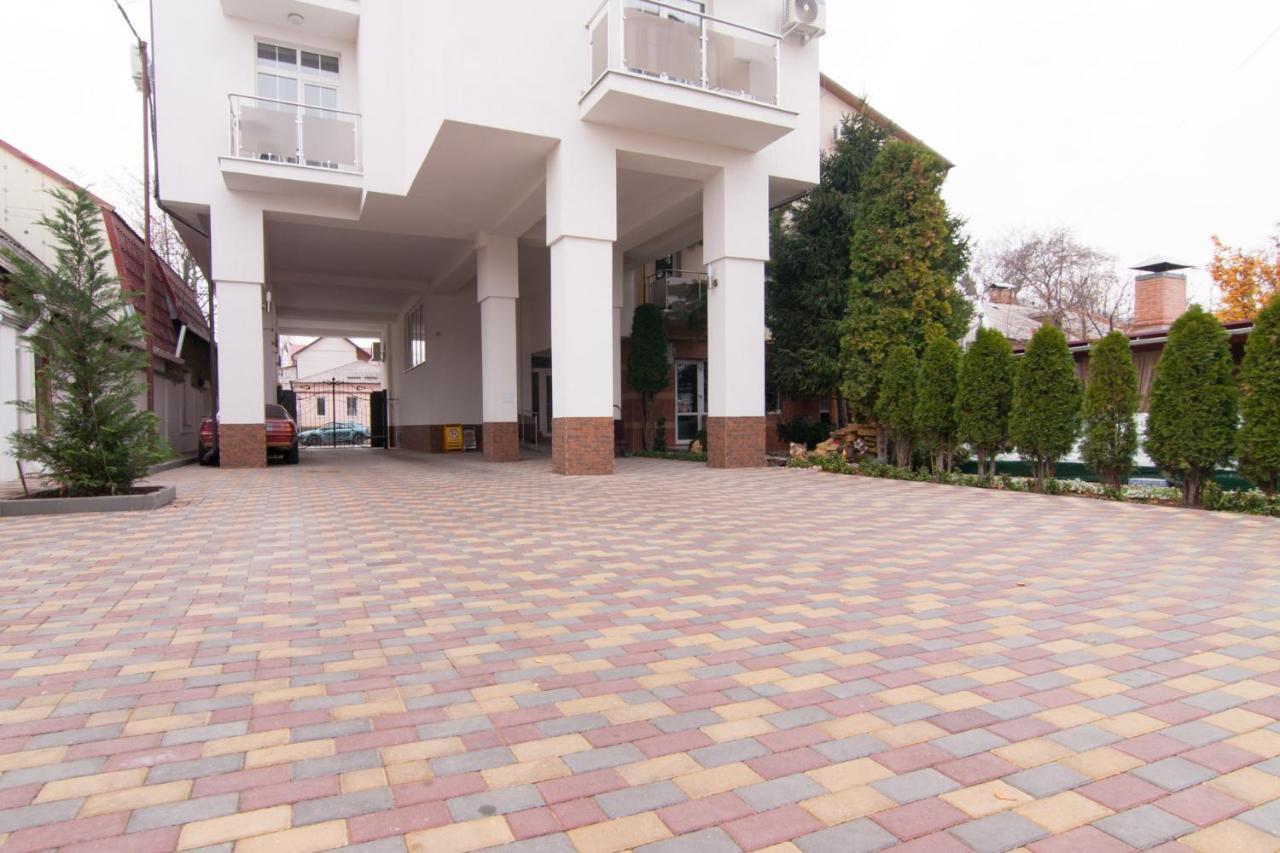 Klassik Hotel Chisinau Exterior foto